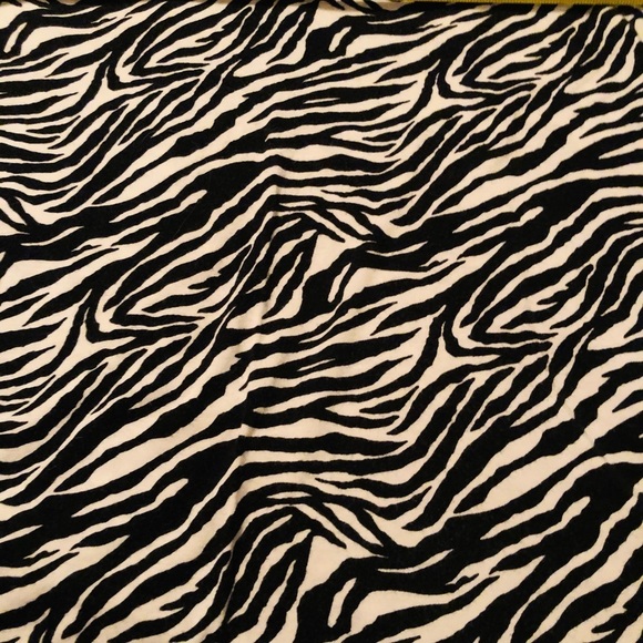 Banana Republic large zebra print tank black & White V-neck top - Picture 3 of 6